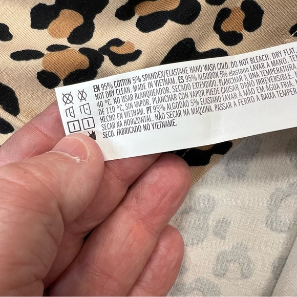 forever 21 cheetah lrint cropped long sleeve SZ LG - Picture 3 of 3